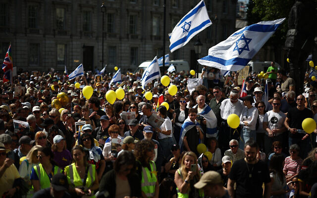 Pro-Israel protesters gather in Richmond Terrace after a 'United we Bring Them Home' march, in central London, on June 2, 2024. (HENRY NICHOLLS / AFP) Pro-Israel protesters gather in Richmond Terrace after a 'United we Bring Them Home' march, in central London, on June 2, 2024. (HENRY NICHOLLS / AFP)
