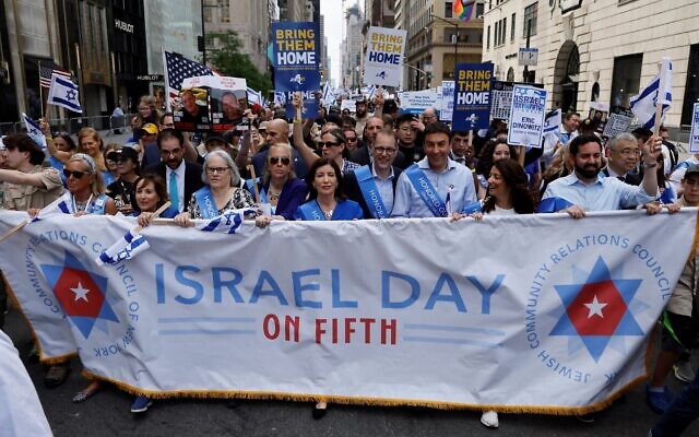 New York Governor Kathy Hochul (C) joins people marching on Fifth Avenue as they participate in the annual Israel Day parade on June 2, 2024, in New York City. (John Lamparski / AFP)