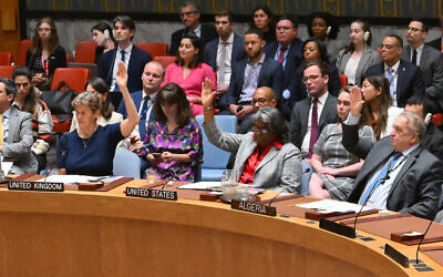 US Ambassador to the United Nations Linda Thomas-Greenfield (C) votes during a UN Security Council meeting on the situation in the Middle East at UN headquarters on June 10, 2024 in New York. (ANGELA WEISS / AFP) US Ambassador to the United Nations Linda Thomas-Greenfield (C) votes during a UN Security Council meeting on the situation in the Middle East at UN headquarters on June 10, 2024 in New York. (ANGELA WEISS / AFP)