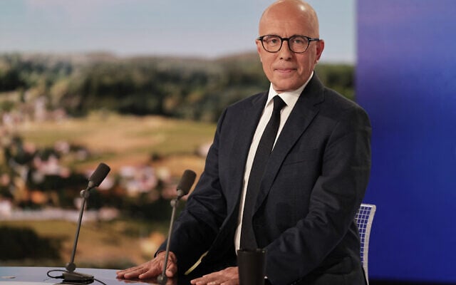 Member of France's parliament and president of the conservative Les Republicains (LR) opposition party Eric Ciotti poses before an interview on the set of the French TV channel TF1 in Boulogne-Billancourt, outside Paris, June 11, 2024. (Stephane de Sakutin / POOL / AFP) Member of France's parliament and president of the conservative Les Republicains (LR) opposition party Eric Ciotti poses before an interview on the set of the French TV channel TF1 in Boulogne-Billancourt, outside Paris, June 11, 2024. (Stephane de Sakutin / POOL / AFP)