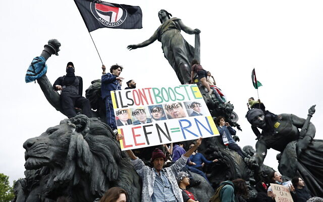 Demonstrators stand next to and on the statue The Triumph of the Republic on Place de la Nation as they take part in an anti far-right rally in Paris on June 15, 2024 (Sameer Al-Doumy / AFP) Demonstrators stand next to and on the statue The Triumph of the Republic on Place de la Nation as they take part in an anti far-right rally in Paris on June 15, 2024 (Sameer Al-Doumy / AFP)