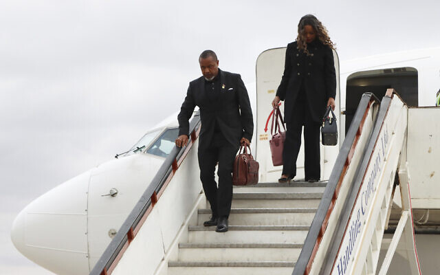 Malawi Vice President Saulos Chilima, left, and his wife Mary disembark from a plane upon his return from South Korea in Lillongwe, June 9, 2024. (AP) Malawi Vice President Saulos Chilima, left, and his wife Mary disembark from a plane upon his return from South Korea in Lillongwe, June 9, 2024. (AP)
