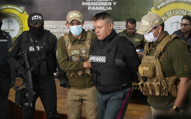 Bolivian police hold the detained Juan Jose Zuniga, former general commander of the Army, in La Paz, Bolivia, Wednesday, June 26, 2024. (AP Photo/Juan Karita) Bolivian police hold the detained Juan Jose Zuniga, former general commander of the Army, in La Paz, Bolivia, Wednesday, June 26, 2024. (AP Photo/Juan Karita)