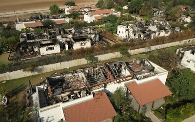 Aerial view of Kibbutz Be'eri after the Hamas massacre, October 14, 2023. (Arik Marmor/Flash90)