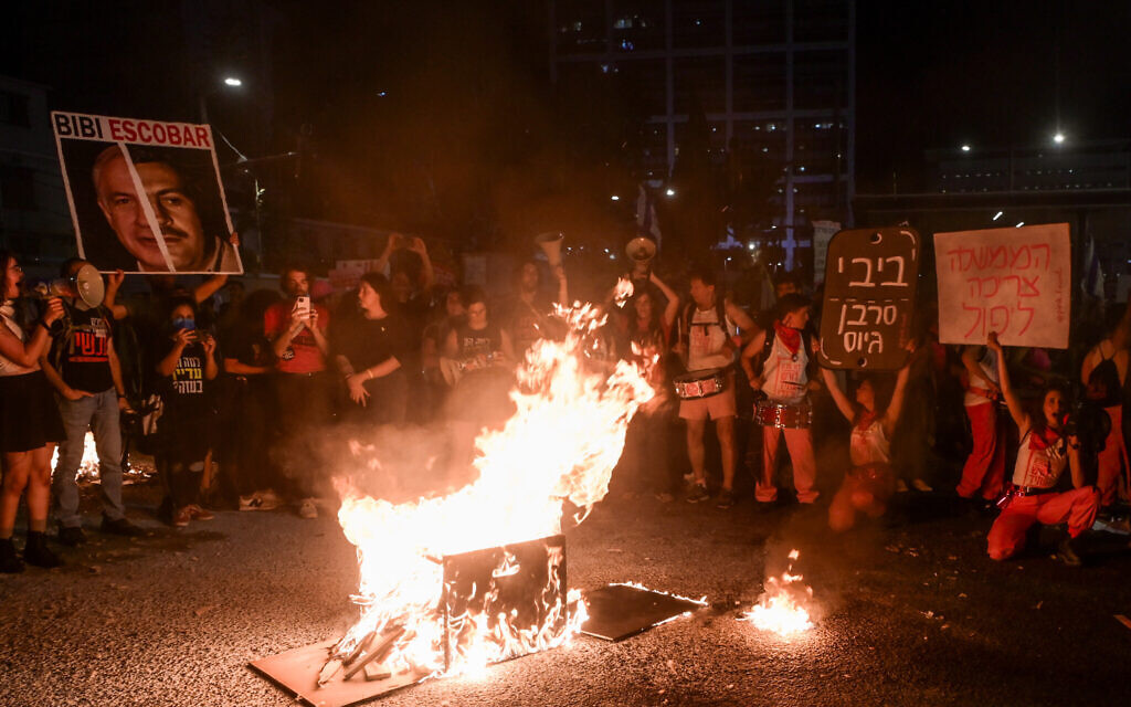 Protesters rally for the release of Israelis held by Hamas terrorists in Gaza since October 7, outside the Defense Ministry Headquarters in Tel Aviv, June 1, 2024. (Avshalom Sassoni/Flash90)