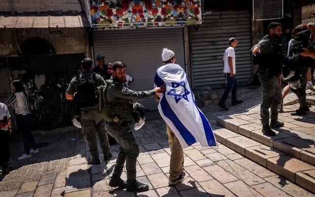 Police strive to maintain order amid clashes during the annual Jerusalem Day flag march in the Old City of Jerusalem, June 5, 2024. (Chaim Goldberg/Flash90) Police strive to maintain order amid clashes during the annual Jerusalem Day flag march in the Old City of Jerusalem, June 5, 2024. (Chaim Goldberg/Flash90)