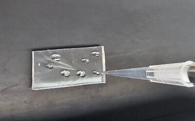 Facile preparation of peptide glass at room temperature using standard lab equipment. (Tel Aviv University)