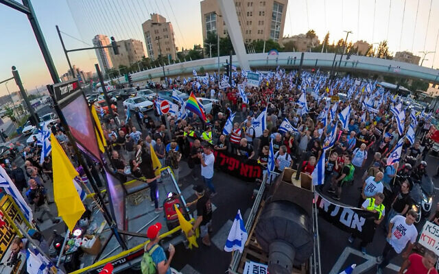 Anti-government protesters call for immediate elections, in Jerusalem, June 27, 2024. (@barakdor/Pro-Democracy Protest Movement)