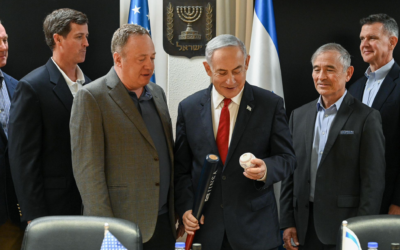 Prime Minister Benjamin Netanyahu (center) speaks with a visiting delegation of US former generals and admirals, Jerusalem, June 27, 2024. (Maayan Toaf/GPO)