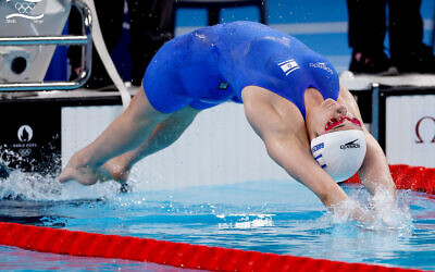Israeli swimmer Aviv Barzelay competes during a heat in the women's 100m backstroke at the 2024 Summer Olympics, July 29, 2024, in Nanterre, France. (Simona Castervillari/Israeli Swimming Association)