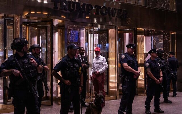 Law enforcement stand guard outside of Trump Tower in New York City, after former US president Donald Trump was injured when shots were fired at a rally in Pennsylvania on July 13, 2024. (Adam Gray / AFP) Law enforcement stand guard outside of Trump Tower in New York City, after former US president Donald Trump was injured when shots were fired at a rally in Pennsylvania on July 13, 2024. (Adam Gray / AFP)