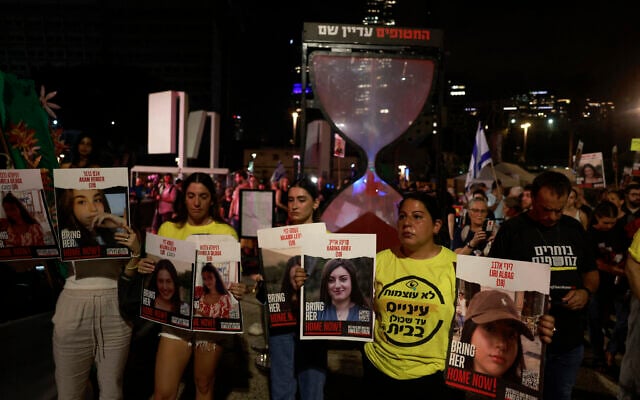 Families and supporters of Israeli hostages gather in Tel Aviv to watch a live transmission on a large screen of Israeli Prime Minster Benjamin Netanyahu's speech to the US Congress on July 24, 2024 (Menahem Kahana / AFP) Families and supporters of Israeli hostages gather in Tel Aviv to watch a live transmission on a large screen of Israeli Prime Minster Benjamin Netanyahu's speech to the US Congress on July 24, 2024 (Menahem Kahana / AFP)