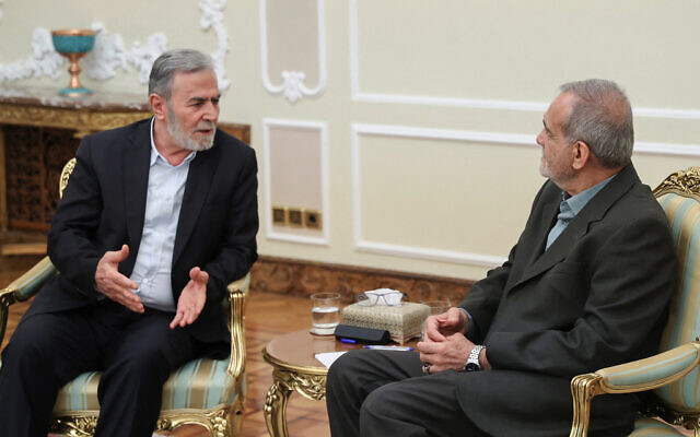 A handout picture released by the Iranian presidency shows Iran's President Masoud Pezeshkian (R) during a meeting with Palestinian Islamic Jihad leader Ziad Nakhaleh in Tehran, Iran, on July 29, 2024. (Iranian Presidency / AFP) A handout picture released by the Iranian presidency shows Iran's President Masoud Pezeshkian (R) during a meeting with Palestinian Islamic Jihad leader Ziad Nakhaleh in Tehran, Iran, on July 29, 2024. (Iranian Presidency / AFP)
