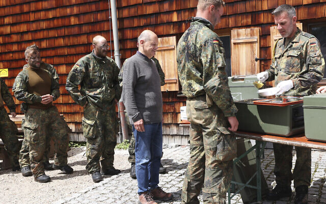 German Chancellor Olaf Scholz stands in line for lunch with mountain soldiers during a visit of the German Federal Armed Forces Bundeswehr mountain infantry brigade in Schneizlreuth, southern Germany, on Monday, July 22, 2024. (Alexandra Beier/Pool Photo via AP) German Chancellor Olaf Scholz stands in line for lunch with mountain soldiers during a visit of the German Federal Armed Forces Bundeswehr mountain infantry brigade in Schneizlreuth, southern Germany, on Monday, July 22, 2024. (Alexandra Beier/Pool Photo via AP)