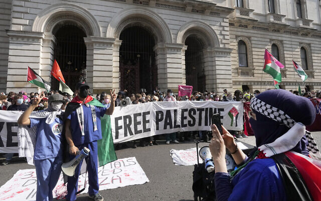 Workers and trade unionists from Workers for a Free Palestine blockade the Foreign, Commonwealth and Development Office (FCDO) in central London, Wednesday July 24, 2024. (AP Photo/Frank Augstein) Workers and trade unionists from Workers for a Free Palestine blockade the Foreign, Commonwealth and Development Office (FCDO) in central London, Wednesday July 24, 2024. (AP Photo/Frank Augstein)
