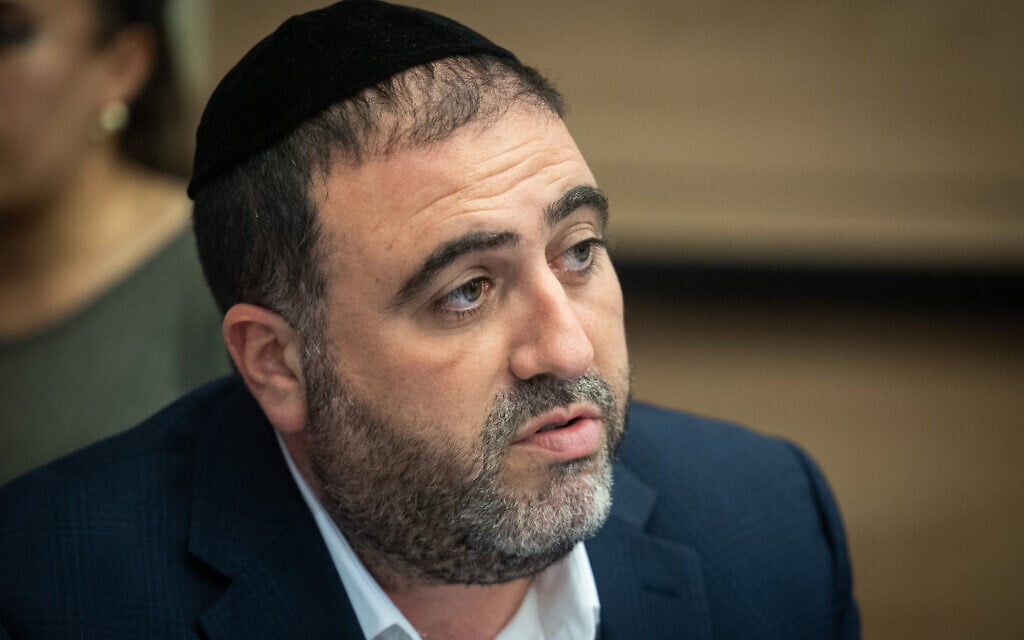 Interior minister orders 3 Palestinians to be deported for alleged terror support