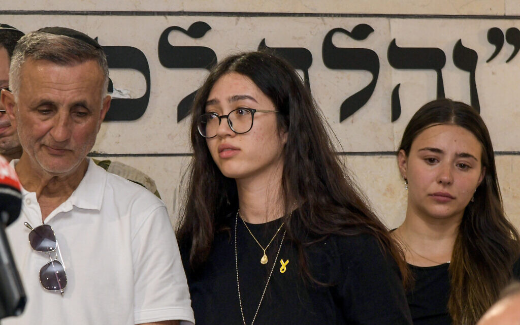 Rescued hostage Noa Argamani, center, attends the funeral for her mother Liora Argamani in Be'er Sheva on July 2, 2024. (Dudu Greenspan/Flash90)