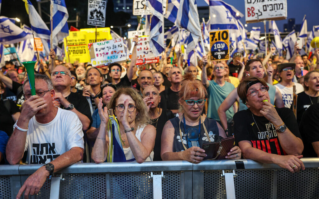 Demonstrators protest against Prime Minister Benjamin Netanyahu, the current Israeli government and for the release of Israelis held hostage in the Gaza Strip outside Hakirya Base in Tel Aviv, July 20, 2024. (Itai Ron/Flash90)