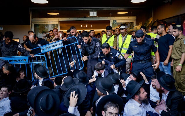 Protesters clash with police outside an army recruitment conference for young ultra-Orthodox Jews in Tel Aviv, July 30, 2024. (Chaim Goldberg/Flash90)