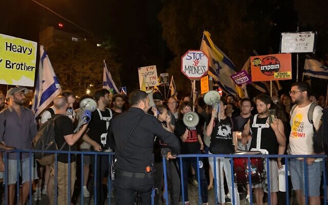 Police officers man barricades blocking anti-government protesters from reaching Prime Minister Benjamin Netanyahu's residence in Jerusalem, on July 7, 2024. (Charlie Summers/ Times of Israel)
