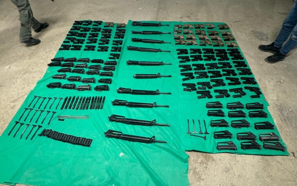 Weapons seized by Israeli forces in an attempted smuggling on the Jordan border, July 1, 2024. (Israel Police)