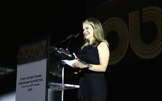 Actress Jennifer Jason Leigh speaking at the opening event of the 41st Jerusalem Film Festival on July 18, 2024. (courtesy, Sivan Parag) Actress Jennifer Jason Leigh speaking at the opening event of the 41st Jerusalem Film Festival on July 18, 2024. (courtesy, Sivan Parag)
