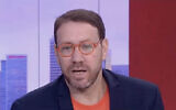 Israeli journalist Yehuda Schlesinger speaks on a Channel 12 news broadcast on August 7, 2024. (Screenshot, used in accordance with Clause 27a of the Copyright Law)