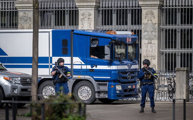 Illustrative: Armed police officers stand outside Swiss National Bank headquarters in Zurich, Switzerland, March 21, 2024. (Fabrice Coffrini / AFP) Illustrative: Armed police officers stand outside Swiss National Bank headquarters in Zurich, Switzerland, March 21, 2024. (Fabrice Coffrini / AFP)
