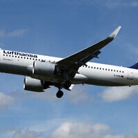 A Lufthansa airlines Airbus-A320-271N comes in to land at Heathrow Airport in west London on April 29, 2024. (Adrian DENNIS / AFP)