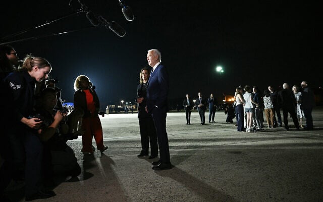 US President Joe Biden and Vice President Kamala Harris talk to the media after the arrival of former prisoners held by Russia at Joint Base Andrews in Maryland on August 1, 2024. (Brendan Smialowski / AFP) US President Joe Biden and Vice President Kamala Harris talk to the media after the arrival of former prisoners held by Russia at Joint Base Andrews in Maryland on August 1, 2024. (Brendan Smialowski / AFP)