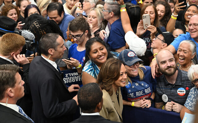 US Vice President and 2024 Democratic presidential candidate Kamala Harris poses with supporters during a campaign event at Desert Diamond Arena in Glendale, Arizona, on August 9, 2024. (Robyn Beck / AFP)