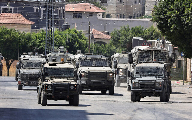 Israeli armored vehicles drive on a road during a raid in the city of Tubas in the West Bank on August 14, 2024. (Zain JAAFAR / AFP) Israeli armored vehicles drive on a road during a raid in the city of Tubas in the West Bank on August 14, 2024. (Zain JAAFAR / AFP)