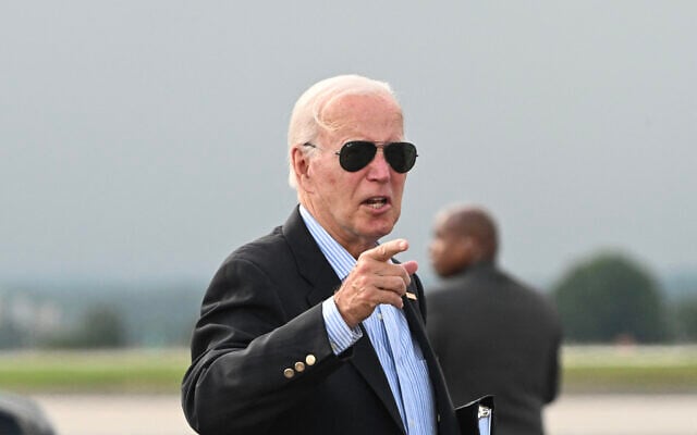 US President Joe Biden walks to board Air Force One at Hagerstown Regional Airport in Hagerstown, Maryland, on August 18, 2024 (ROBERTO SCHMIDT / AFP) US President Joe Biden walks to board Air Force One at Hagerstown Regional Airport in Hagerstown, Maryland, on August 18, 2024 (ROBERTO SCHMIDT / AFP)