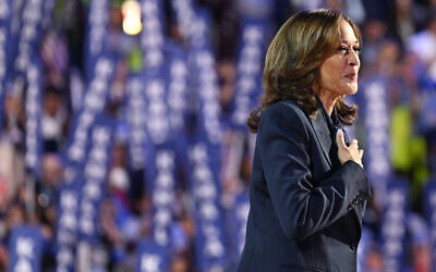 US Vice President and 2024 Democratic presidential candidate Kamala Harris arrives to speak on the fourth and final day of the Democratic National Convention at the United Center in Chicago, Illinois, August 22, 2024. (Robyn Beck / AFP) US Vice President and 2024 Democratic presidential candidate Kamala Harris arrives to speak on the fourth and final day of the Democratic National Convention at the United Center in Chicago, Illinois, August 22, 2024. (Robyn Beck / AFP)