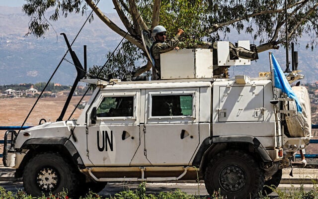A peacekeeper of the Spanish Contingent in the United Nations Interim Force in Lebanon (UNIFIL) looks on during a patrol along the Jdeideh-Marjayoun highway in southern Lebanon on August 23, 2024. (ANWAR AMRO / AFP) A peacekeeper of the Spanish Contingent in the United Nations Interim Force in Lebanon (UNIFIL) looks on during a patrol along the Jdeideh-Marjayoun highway in southern Lebanon on August 23, 2024. (ANWAR AMRO / AFP)