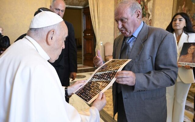 This photo taken and handout on August 26, 2024 by The Vatican Media shows Pope Francis during a meeting with relatives of victims of the catastrophic explosion at Beirut's port four years ago. (VATICAN MEDIA / AFP) This photo taken and handout on August 26, 2024 by The Vatican Media shows Pope Francis during a meeting with relatives of victims of the catastrophic explosion at Beirut's port four years ago. (VATICAN MEDIA / AFP)