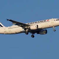 An Air France Airbus A320 approaches for landing in Lisbon, Portugal, October 10, 2023. (AP/Armando Franca)