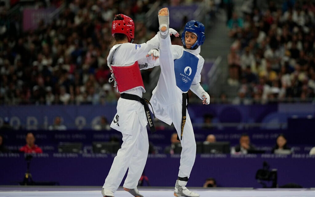 Israel's Avishag Semberg competes with Saudi Arabia's Dunya Ali M Abutaleb in a women's 49kg Taekwondo match during the 2024 Summer Olympics, at the Grand Palais, Aug. 7, 2024, in Paris, France. (AP/Andrew Medichini)