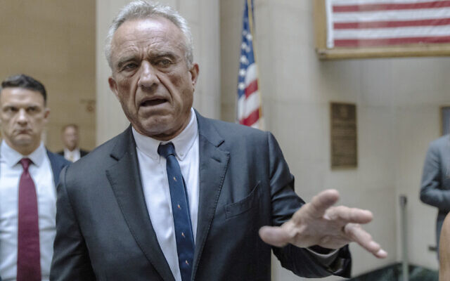 Independent Presidential candidate Robert F. Kennedy Jr. speaks to reporters at the Nassau County Supreme Court in Mineola, New York, August 21, 2024. (AP Photo/Stefan Jeremiah, Pool) Independent Presidential candidate Robert F. Kennedy Jr. speaks to reporters at the Nassau County Supreme Court in Mineola, New York, August 21, 2024. (AP Photo/Stefan Jeremiah, Pool)