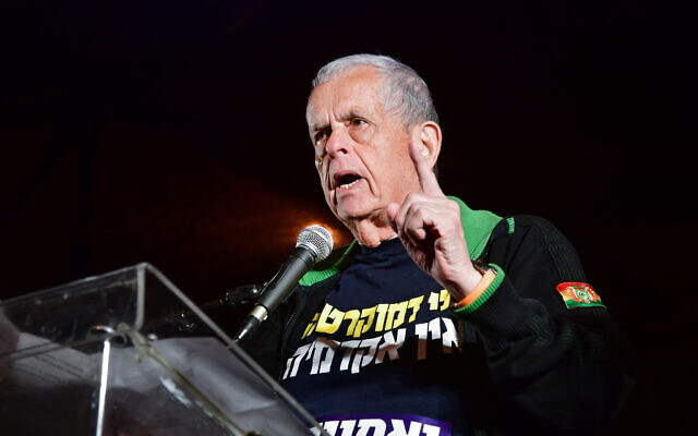 Prof. Aaron Ciechanover speaks at a protest against the planned judicial overhaul, in Tel Aviv, on April 29, 2023. (Avshalom Sassoni/Flash90)