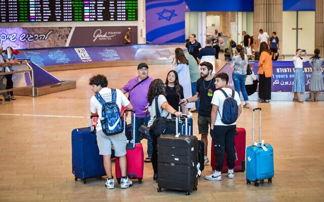 Illustrative: Passengers at Ben Gurion International Airport, near Tel Aviv, August 1, 2024. (Avshalom Sassoni/Flash90) Illustrative: Passengers at Ben Gurion International Airport, near Tel Aviv, August 1, 2024. (Avshalom Sassoni/Flash90)
