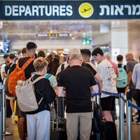 Passengers at Ben Gurion International Airport, August 1, 2024. (Avshalom Sassoni/Flash90)