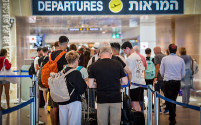 Passengers at Ben Gurion International Airport, August 1, 2024. (Avshalom Sassoni/Flash90)