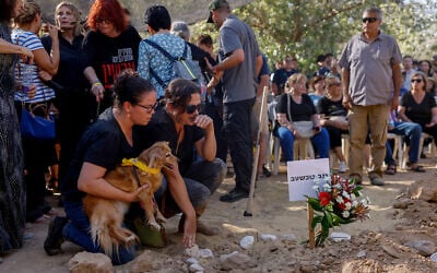 Family and friends attend the funeral service of Yagev Buchshtav at the cemetery in Kibbutz Nirim, on August 21, 2024. (Chaim Goldberg/Flash90)