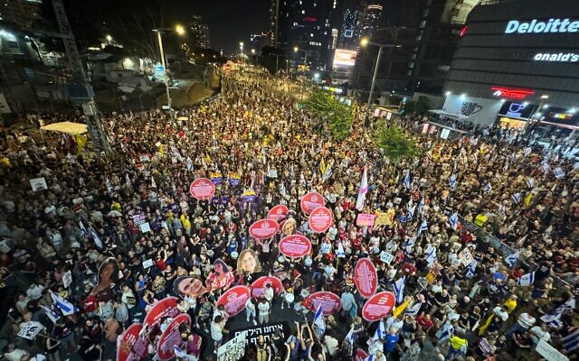 Tens of thousands of protestors at Begin Gate in Tel Aviv, August 17, 2024. Participants were demanding a deal to free hostages held by Hamas in Gaza, and new elections in Israel. (Naama Zeevi Rivlin, Pro-Democracy Protest Movement)
