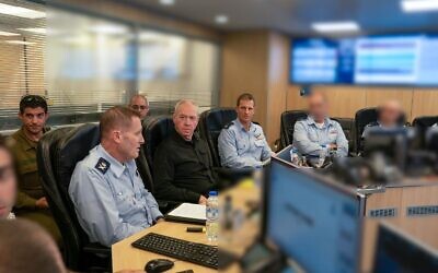 Defense Minister Yoav Gallant (center) meets with IAF head Maj. Gen. Tomer Bar (left) and IAF chief of staff Brig. Gen. Omer Tischler (right) at the IAF's underground command room in Tel Aviv, August 5, 2024. (Ariel Hermoni/ Defense Ministry)