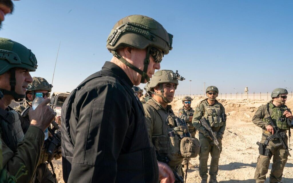 Defense Minister Yoav Gallant meets troops along the Philadelphi Corridor, the Egypt-Gaza border area, August 21, 2024. (Ariel Heremoni/Defense Ministry)