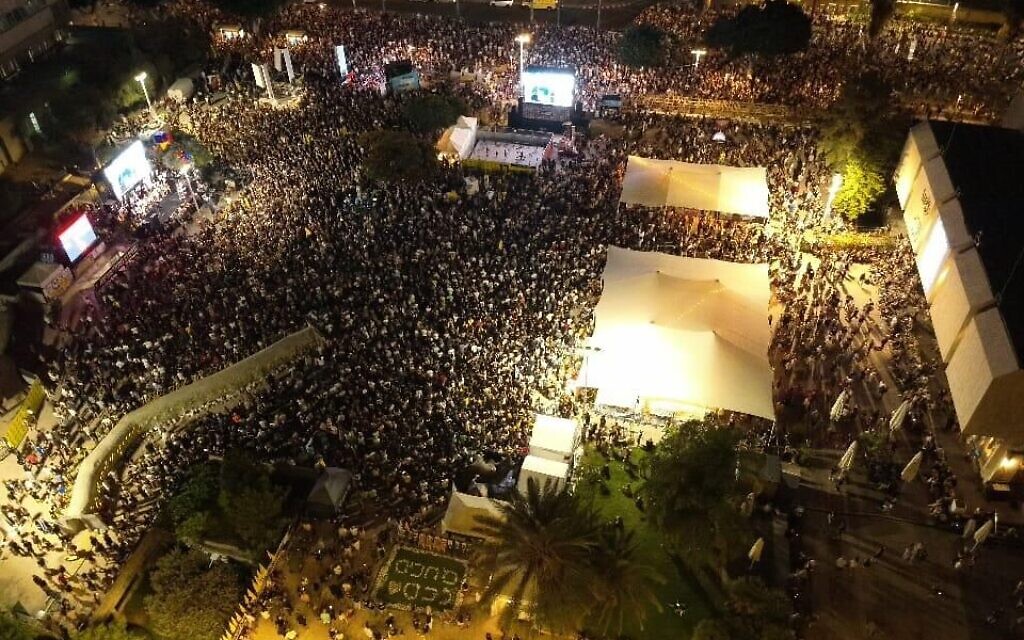 Protesters call for a hostage deal and demonstrate against Prime Minister Benjamin Netanyahu and the government in Tel Aviv, on August 31, 2024. (Courtesy/Hostages and Missing Families Forum)
