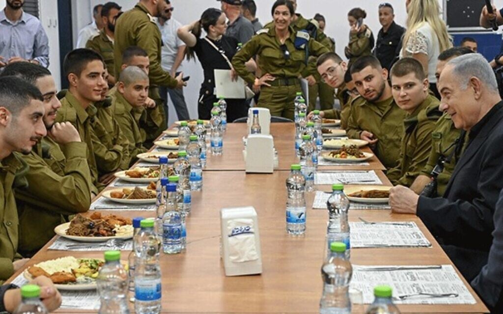 Prime Minister Benjamin Netanyahu meets with IDF soldiers at the Tel Hashomer recruitment base, August 7, 2024. (Maayan Toaf/GPO)