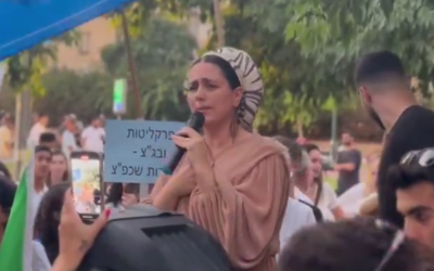 Limor Son Har-Melech speaks at a far-right rally in support of soldiers arrested on suspicion of abusing Palestinian prisoners, Tel Aviv, August 1, 2024. (Twitter, used in accordance with Clause 27a of the Copyright Law)